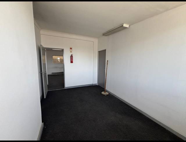 325M² WAREHOUSE TO LET IN AIRPORT INDUSTRIA